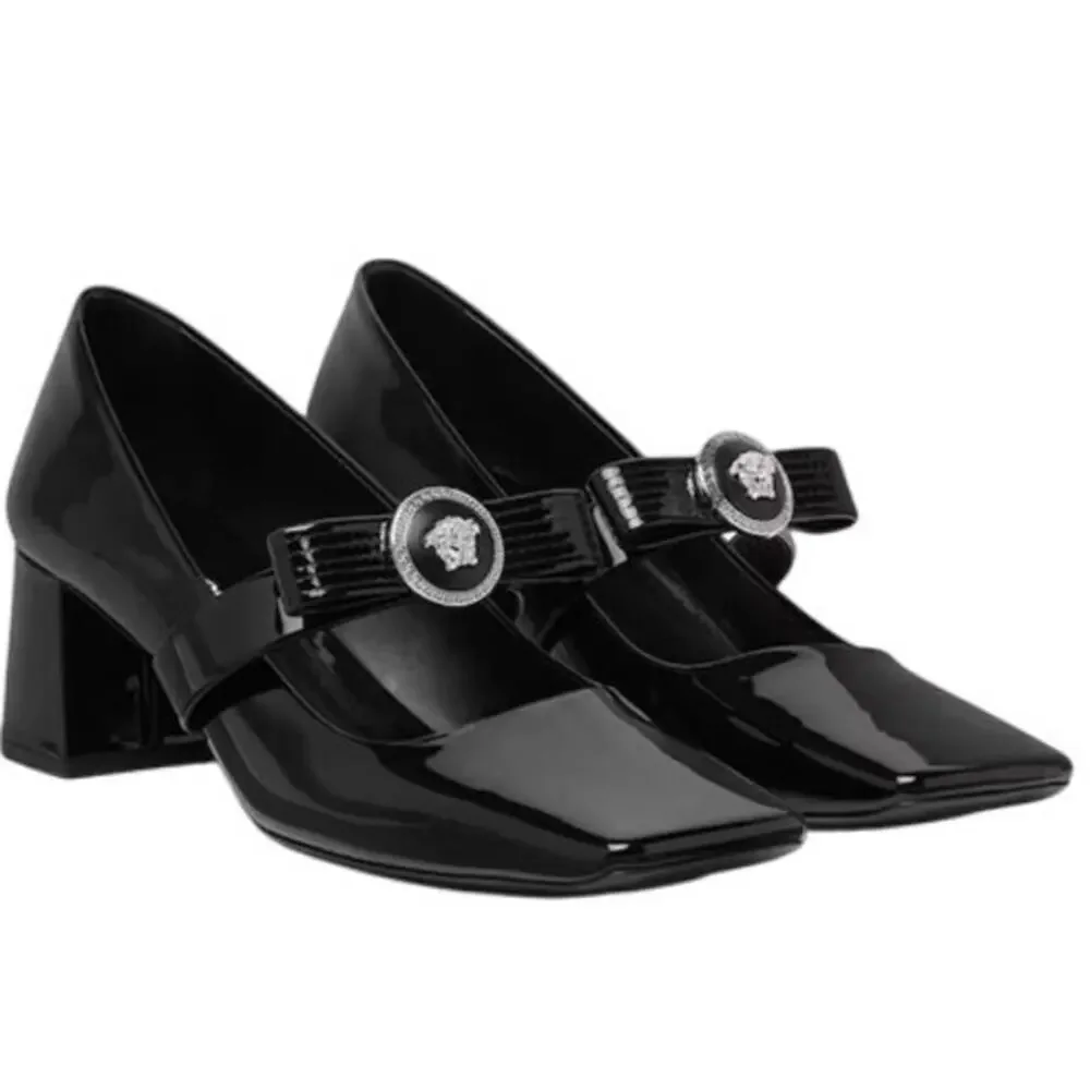 VERSACE
Patent Leather Medusa Bow Mary
Jane Pump 38.5EU / 8.5US - Picture 10 of 15